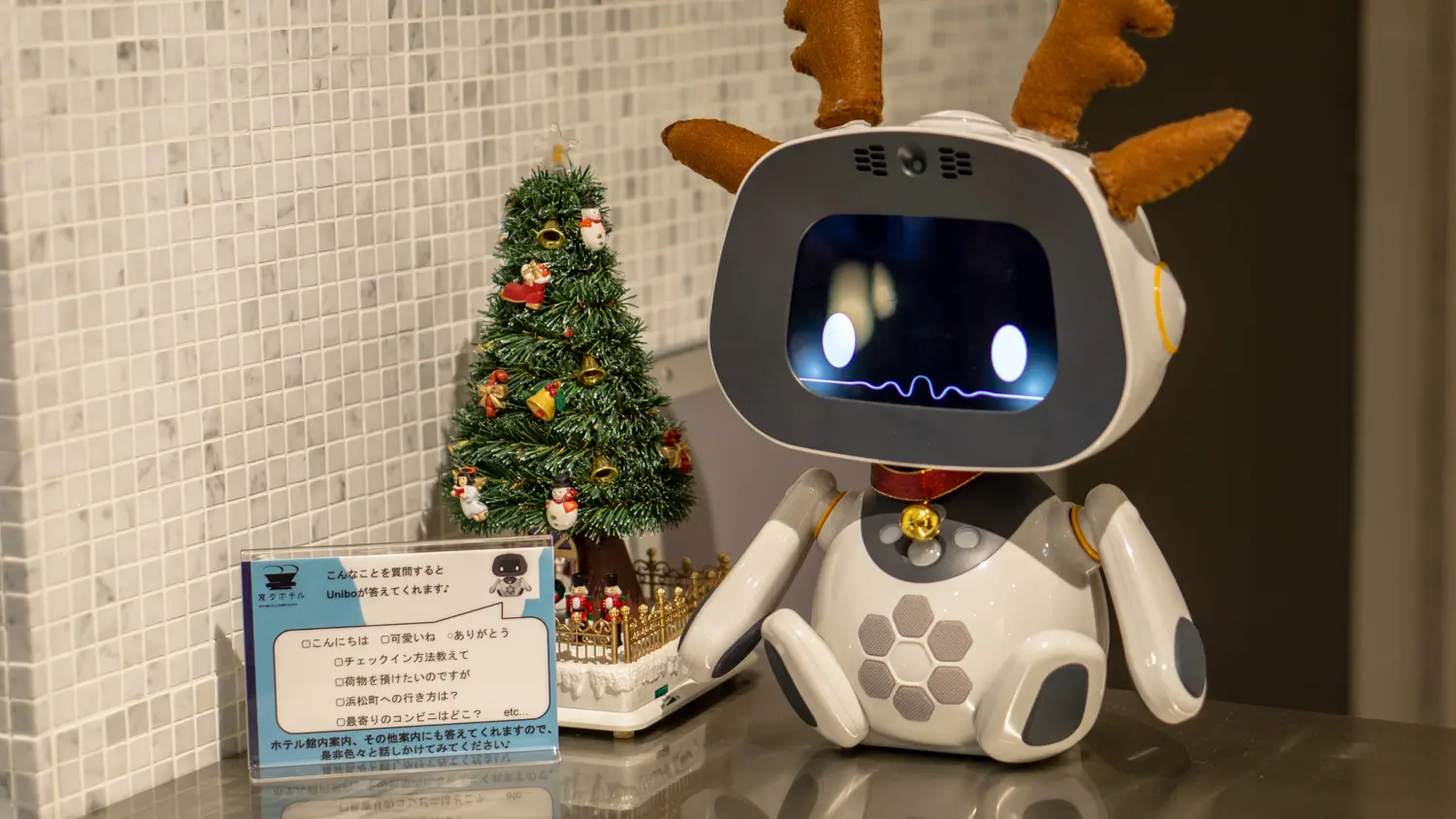小さなおしゃべりロボット