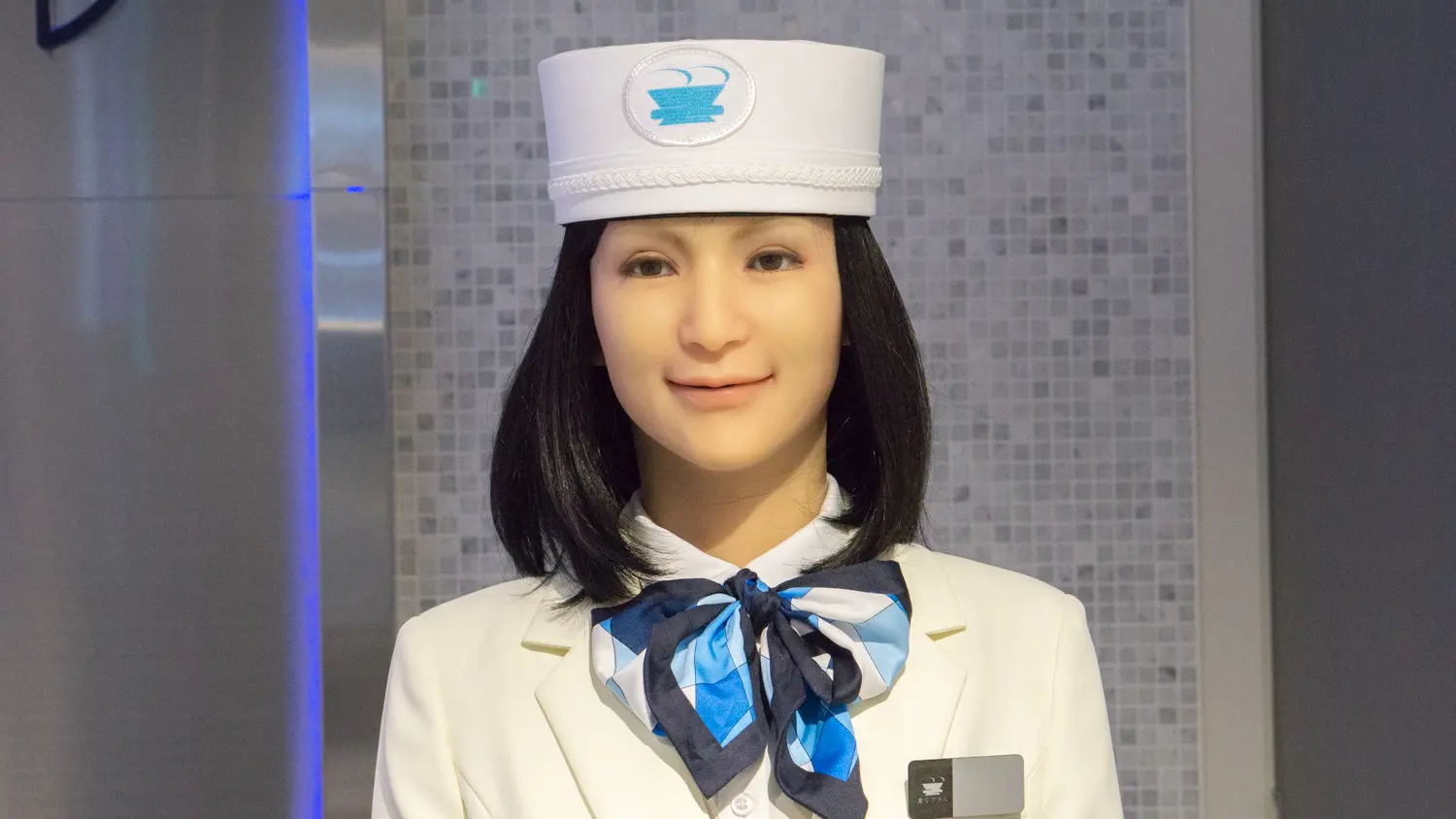 年齢不詳の女性ロボット
