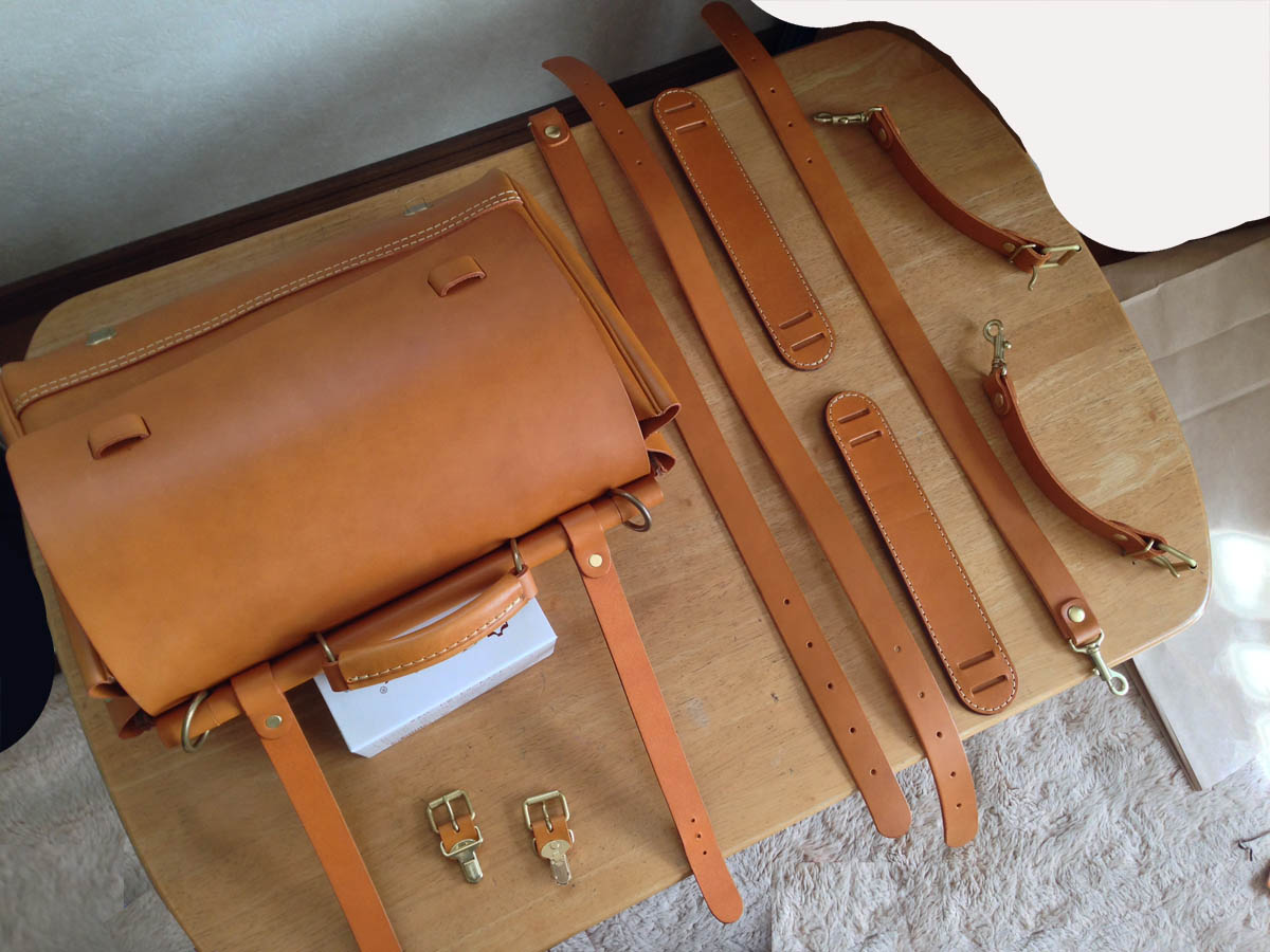生涯を共に。一生モノの革カバン「HERZ」棒屋根かぶせバッグ | NICOA