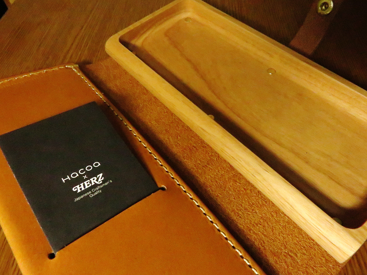 【Hacoa×HERZ】「BOOK PENCASE Lサイズ」 生産終了】【Hacoa×HERZ】「BOOK PENCASE Lサイズ」木と革の職人が作る